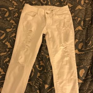 EUC American eagle white distressed jeans